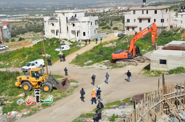 فيديو: قوات كبيرة ومُدججة بالدبابات والصواريخ تهدم اساسات بيت الشيخ غازي عيسى بحجة البناء في ارض المنهال ...